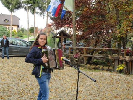 Sprejem gostov iz Velikih Lašč in dvig zastave v čast Šafarskemu v okviru vseslovenske akcije Moja dežela-lepa in gostoljubna 28